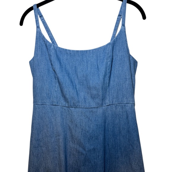 Old Navy Woman’s Sun Dress Denim with Pockets Size Medium - Picture 6 of 8